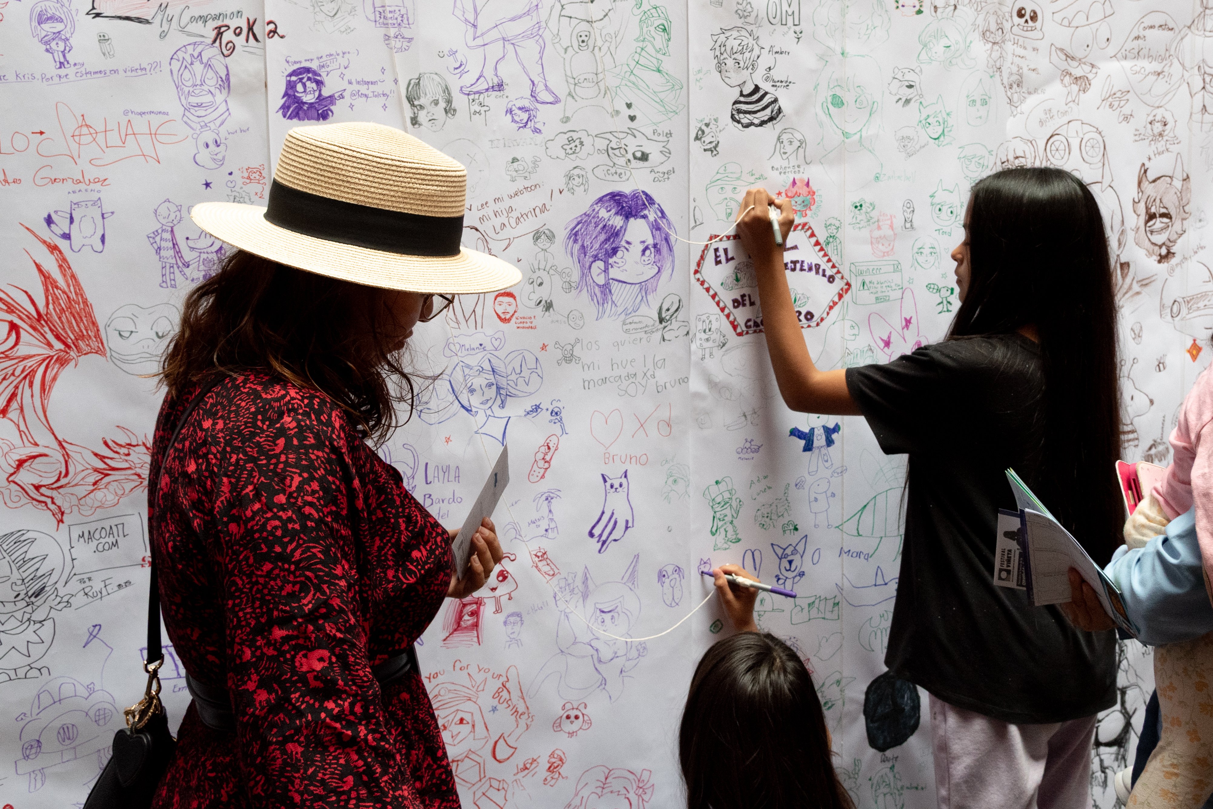 Mural de dibujos colaborativo